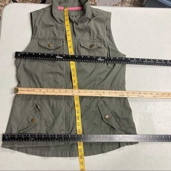 ASHLEY OUTERWEAR Women’s Army Green Vest Size Medium Zipper Closure - Picture 7 of 9